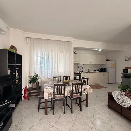 Apartment Beachside Family Apartment 2 Bedrooms Sleeps 6 - Perea Peraía