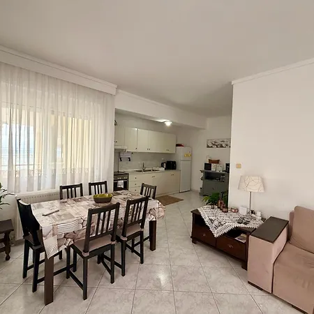 Beachside Family Apartment 2 Bedrooms Sleeps 6 - Perea Peraía