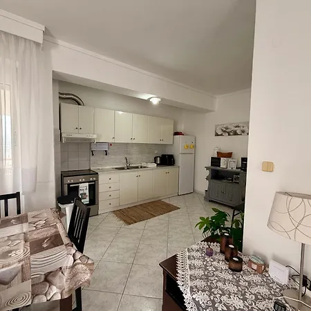 Beachside Family Apartment 2 Bedrooms Sleeps 6 - Perea * Peraía