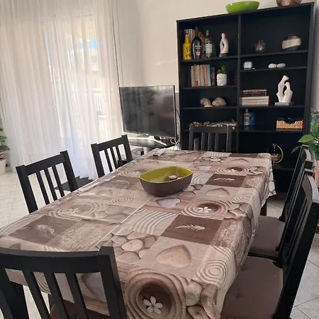Beachside Family Apartment 2 Bedrooms Sleeps 6 - Perea * Peraía