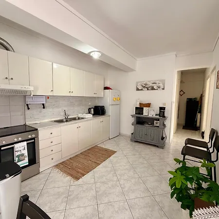 Beachside Family Apartment 2 Bedrooms Sleeps 6 - Perea Apartment Peraia (Thessaloniki)