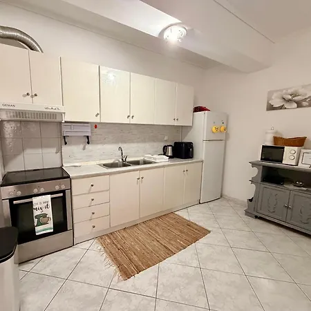 Beachside Family Apartment 2 Bedrooms Sleeps 6 - Perea Apartment *