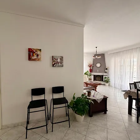 Beachside Family Apartment 2 Bedrooms Sleeps 6 - Perea Apartment Peraía