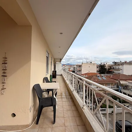 Beachside Family Apartment 2 Bedrooms Sleeps 6 - Perea Apartment Peraía